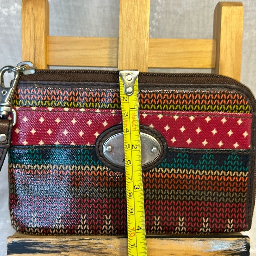 Fossil almost NEW leather wallet zip around wallet wristlet